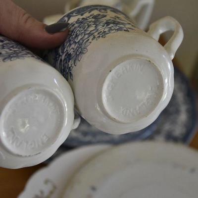 P Lot 178: Collection of Vintage China