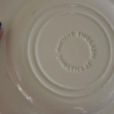 P Lot 178: Collection of Vintage China
