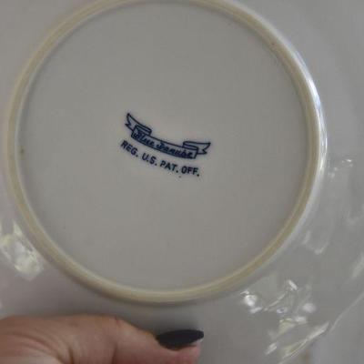 P Lot 178: Collection of Vintage China
