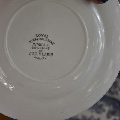 P Lot 178: Collection of Vintage China