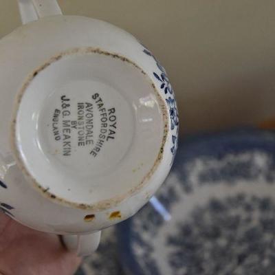 P Lot 178: Collection of Vintage China