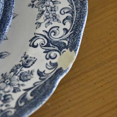 P Lot 178: Collection of Vintage China