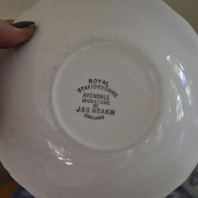 P Lot 178: Collection of Vintage China