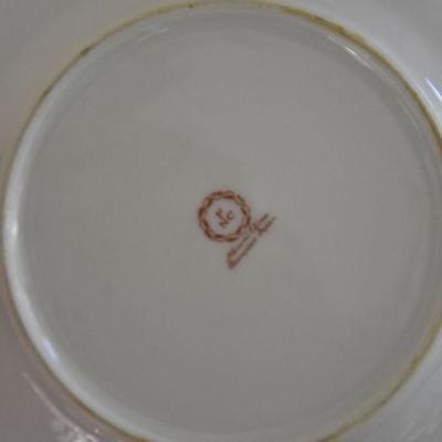 P Lot 178: Collection of Vintage China