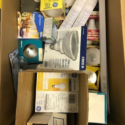 Lot# 275 Large Lot of Lightbulbs 