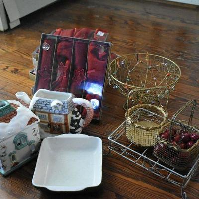 D Lot 167: Decor