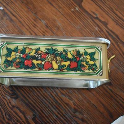 D Lot 166: Pyrex and More