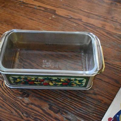 D Lot 166: Pyrex and More