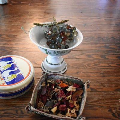D Lot 166: Pyrex and More