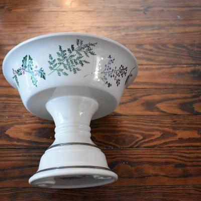 D Lot 166: Pyrex and More