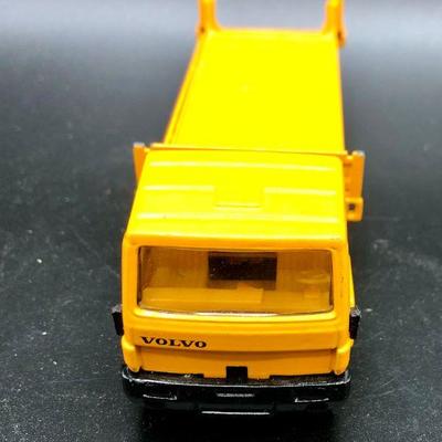 Die-Cast Truck and bed Vovlo orange-yellow