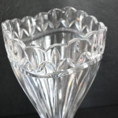 Lot Diningroom: Cut Glass Vase