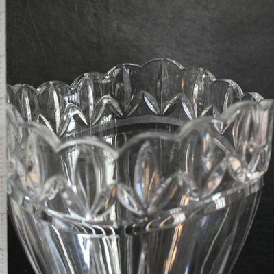 Lot Diningroom: Cut Glass Vase