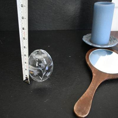 Lot 233: Decor
