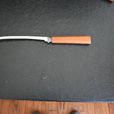 Lot 234: Knives