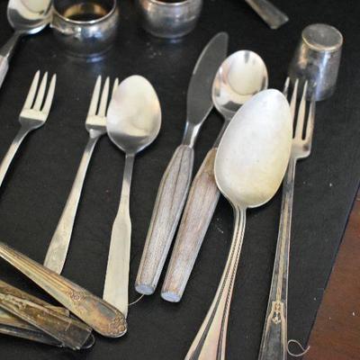 Lot 235: Flatware