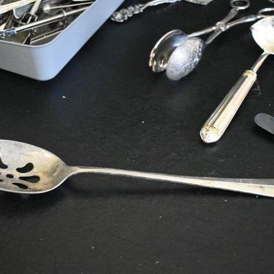 Lot 235: Flatware