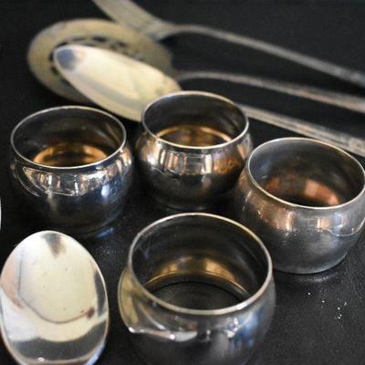 Lot 235: Flatware