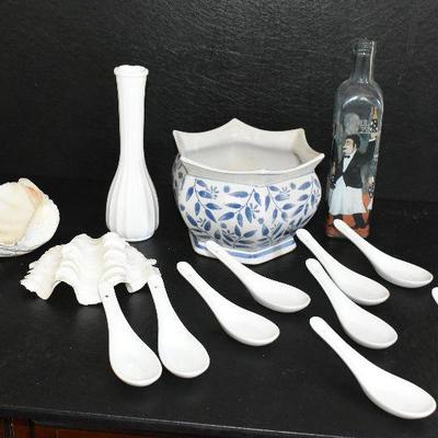 D Lot 246: Decor