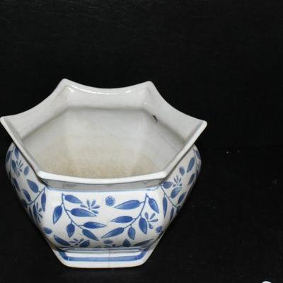 D Lot 246: Decor