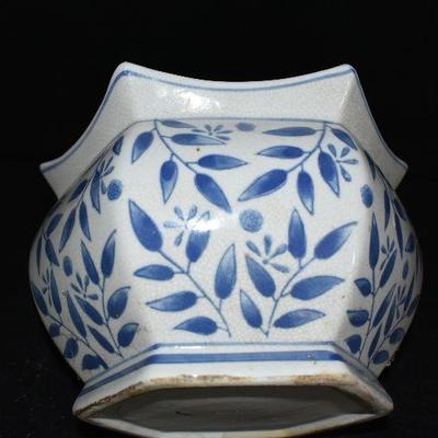 D Lot 246: Decor