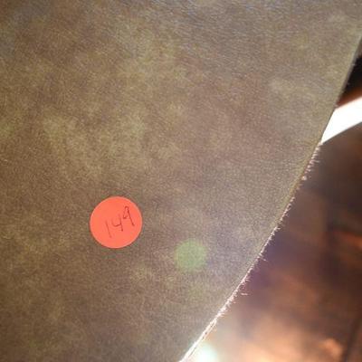 D Lot 149: Decor