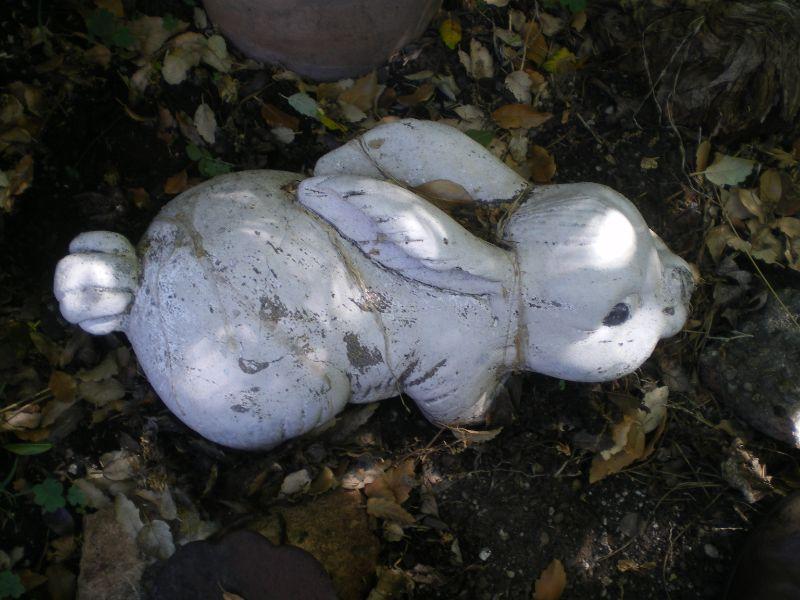 Vintage Concrete Rabbit | EstateSales.org