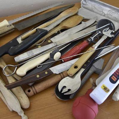 P Lot 181: Collection of Kitchenwares