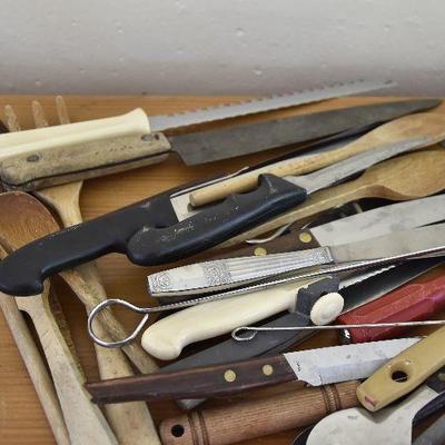 P Lot 181: Collection of Kitchenwares