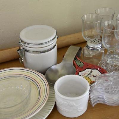 P Lot 182: Mixed Lot of Kitchen with Rolling Pin