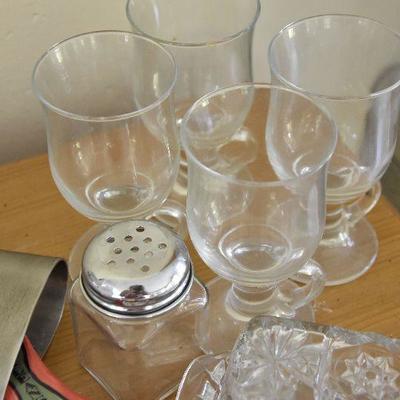 P Lot 182: Mixed Lot of Kitchen with Rolling Pin