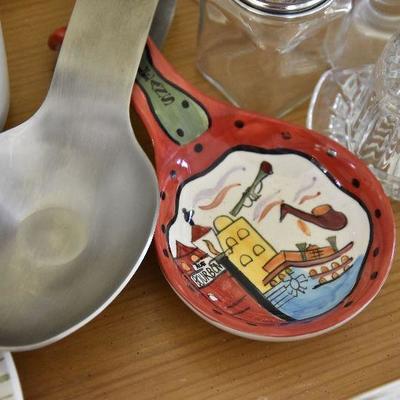 P Lot 182: Mixed Lot of Kitchen with Rolling Pin