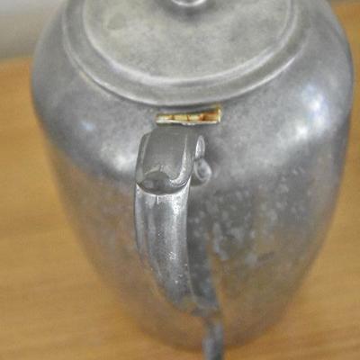 P Lot 184: Vintage Kitchen with Sifter & Pewter