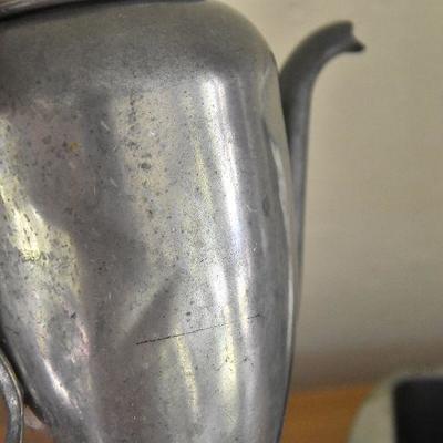 P Lot 184: Vintage Kitchen with Sifter & Pewter