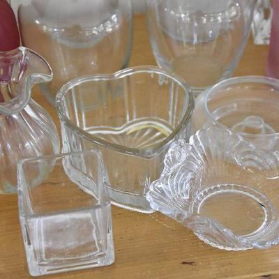 P Lot 190: Collection of Vases