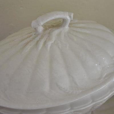 P Lot 192: Ironstone Soup Tureen