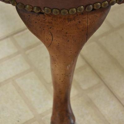 P Lot 195: Vintage Leather Armchair 