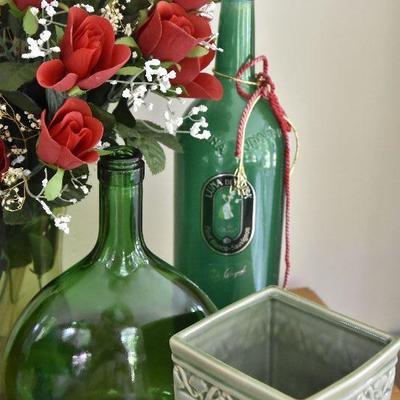 P Lot 199: Collection of Vases and Bottles