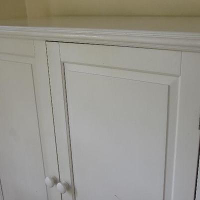 P Lot 200: Storage Cabinet
