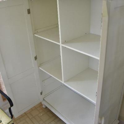 P Lot 200: Storage Cabinet