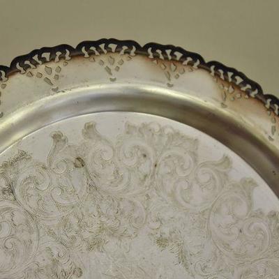 P Lot 202: Silverplate Platters and serving Tray