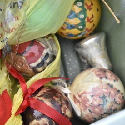 P Lot 204: Bin of Christmas Orniments and Trim