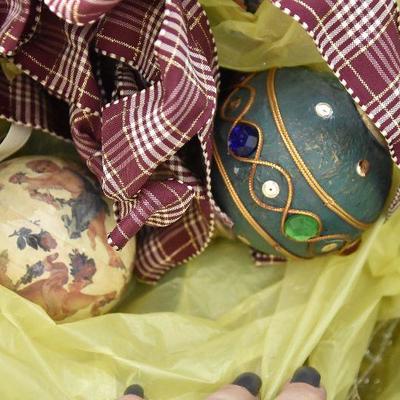 P Lot 204: Bin of Christmas Orniments and Trim