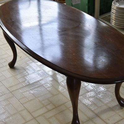 P Lot 205: Coffee Table