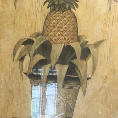 P Lot 76: Pineapple Wall DÃ©cor