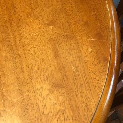 P Lot 77: Kitchen Table with 3 Chairs