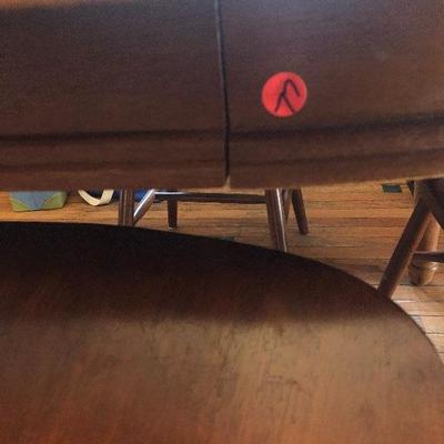 P Lot 77: Kitchen Table with 3 Chairs