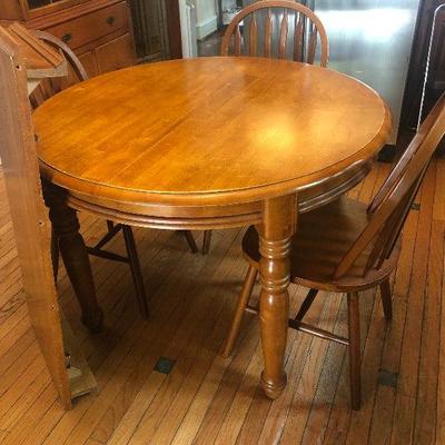 P Lot 77: Kitchen Table with 3 Chairs