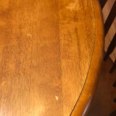 P Lot 77: Kitchen Table with 3 Chairs