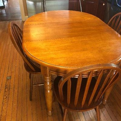 P Lot 77: Kitchen Table with 3 Chairs